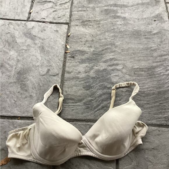 Women tan sVictoria secret 36B - Picture 1 of 3